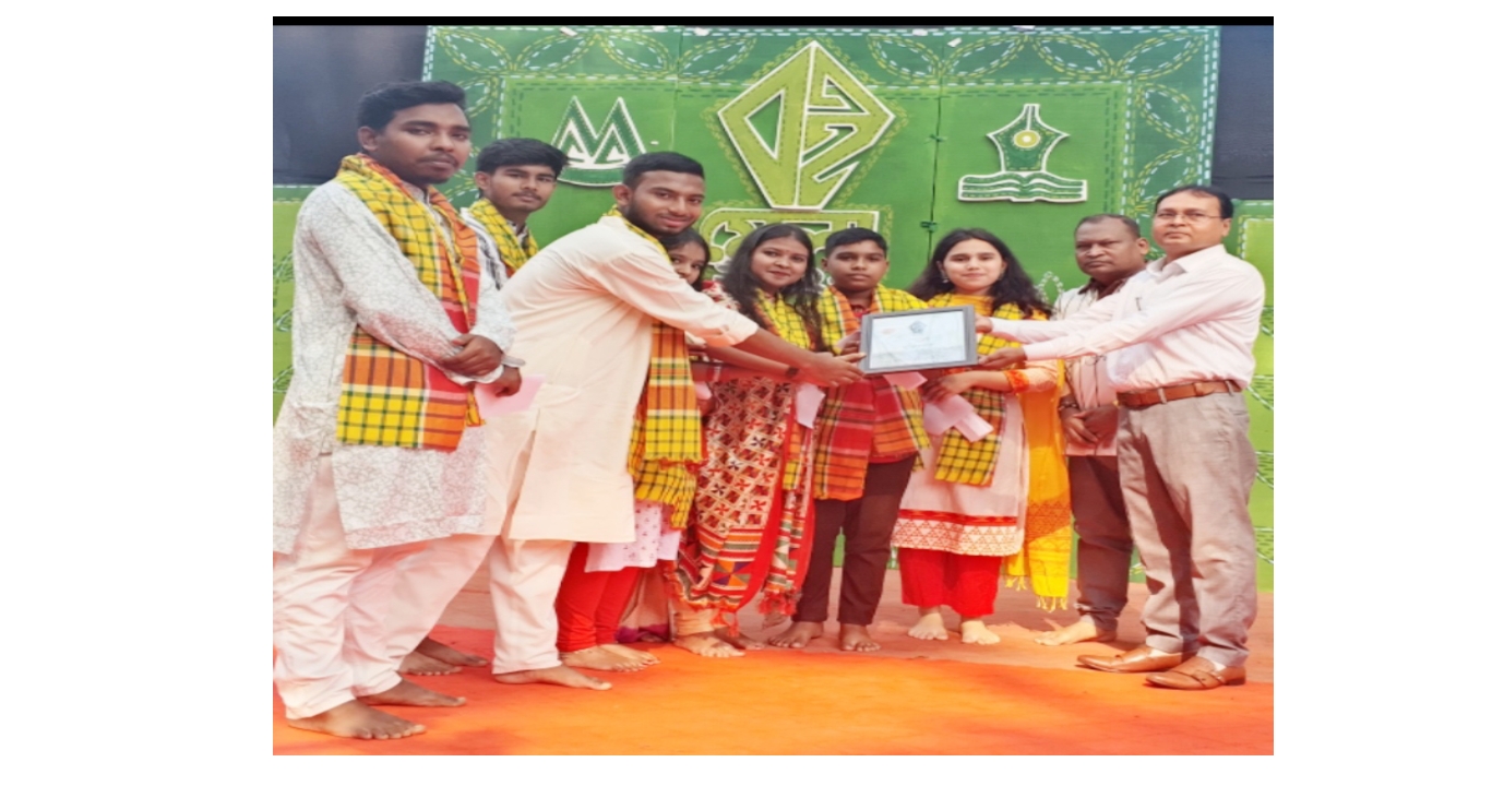 এমসি কলেজ বইমেলায় মুক্তাক্ষরের বর্ণিল আবৃত্তি পরিবেশনা