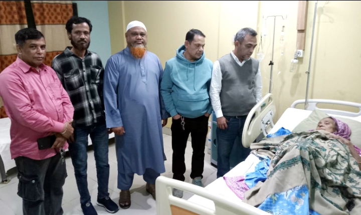 সিলেট মহানগর যুবদল নেতা তানিমের মায়ের অসুস্থতায় হাসপাতালে যুবদল নেতৃবৃন্দ