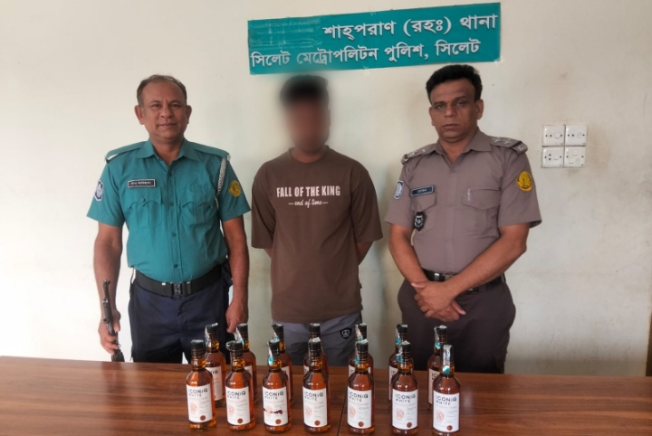 ভারতীয় মদসহ ১ জনকে  গ্রেফতার করে পুলিশ