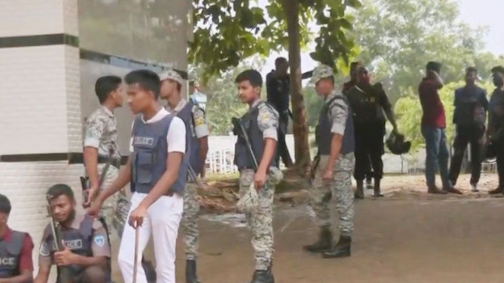 জঙ্গল সলিমপুরে র‌্যাব ক্যাম্পের দেয়াল গুঁড়িয়ে দিল সন্ত্রাসীরা-গুলি, যৌথ অভিযান চলছে