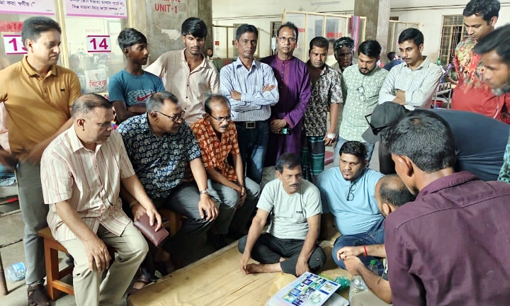 শিবগঞ্জে মব সৃষ্টি করে ব্যবসায়ীকে গুরুতর জখম ও লুটপাট করার তীব্র নিন্দা ও প্রতিবাদ জানিয়েছেন হিন্দু বৌদ্ধ খৃষ্টান ঐক্য পরিষদ