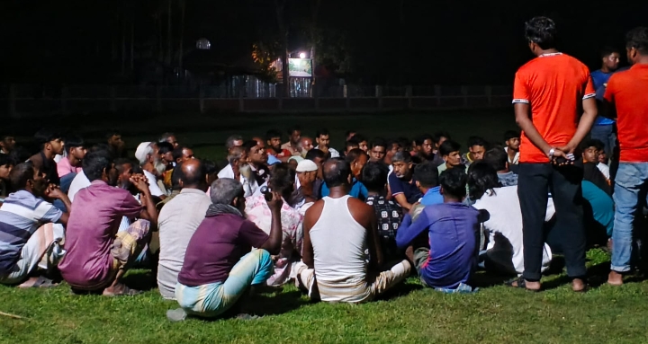 বিয়ের দাবিতে অনশন শেষে গ্রাম্য সালিশে বিবাহ সম্পন্ন