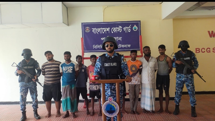 টেকনাফের বাহারছড়া সংলগ্ন সমুদ্র এলাকায় কোস্ট গার্ডের বিশেষ অভিযানে