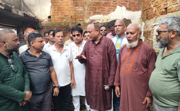 তপ্ত রোদও থামাতে পারছে না এমপি এমরান আহমদ চৌধুরীকে