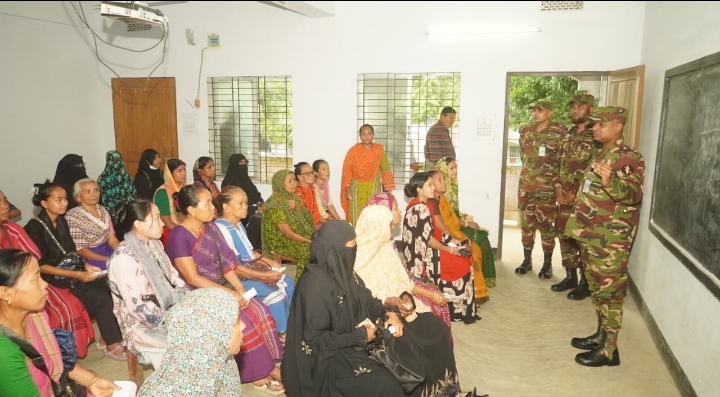 নানিয়ারচর সেনা জোনের উদ্যোগে ফ্রি মেডিক্যাল ক্যাম্প ও বিনামূল্যে ঔষধ বিতরণ করেন