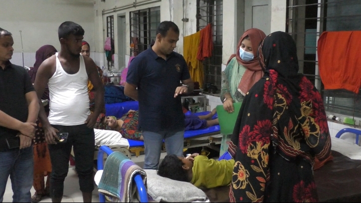 ধর্ষণের শিকার ৮ বছরের শিশুর পাশে জেলা প্রশাসন, চিকিৎসার ব্যয় বহনের আশ্বাস