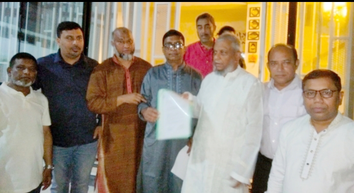 প্রবাসীকল্যাণ মন্ত্রীকে সিলেট জেলা কর আইনজীবী সমিতির স্মারকলিপি প্রদান