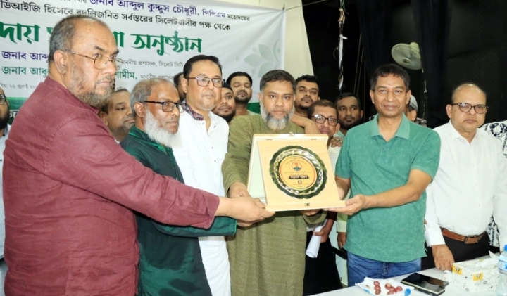 সিলেটে বিদায়ী পুলিশ কমিশনারকে বাংলাদেশ দোকান মালিক সমিতি সিলেট জেলা শাখার সংবর্ধনা