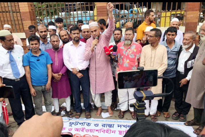 ১ মাসের মধ্যে ফুটপাত ও রাস্তা দখলমুক্ত না হলে নগর ভবনেই প্রতিকী হকার কর্মসূচীর ঘোষনা