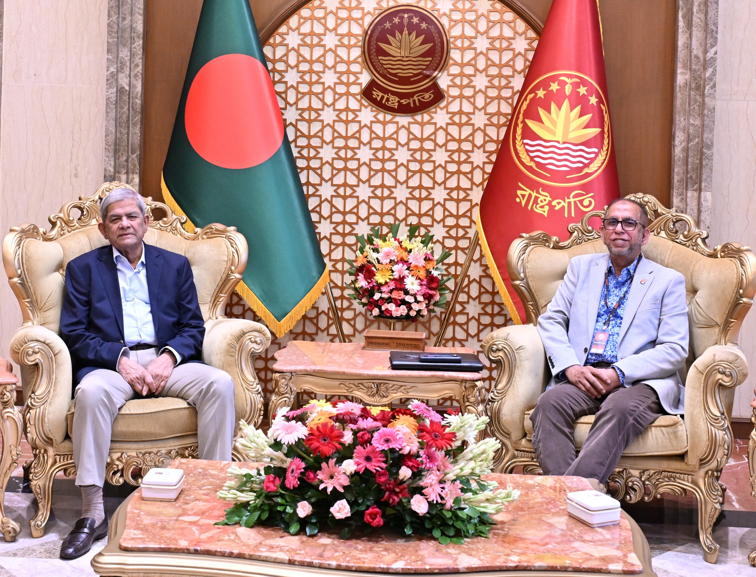 রাষ্ট্রপতির সা‌থে নিউ হোপ গ্লোবালের চেয়ারম্যান ড. ফয়েজ উদ্দিনের এমবিই সাক্ষাৎ বি‌নিময়