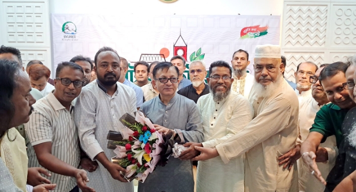 বাণিজ্যমন্ত্রীর সঙ্গে সৌজন্য সাক্ষাৎ করলেন সিলেট জেলা মুক্তিযোদ্ধা দলের নবগঠিত কমিটির নেতৃবৃন্দ