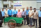 রহমানিয়া প্রতিবন্ধী কল্যাণ ফাউন্ডেশনের স্বনির্ভর প্রকল্পের আওতায় অসহায় ব্যক্তিকে ঠেলাগাড়ি উপহার