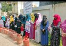 গোলাপগঞ্জে এলপিজি গ্যাস প্লান থেকে সরকারি মূল্যে সিলিন্ডার না পাওয়ার প্রতিবাদে মানববন্ধন