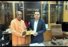 নতুন ডিসির হাতে রথযাত্রার নিমন্ত্রণ তুলে দিলেন মহারাজ